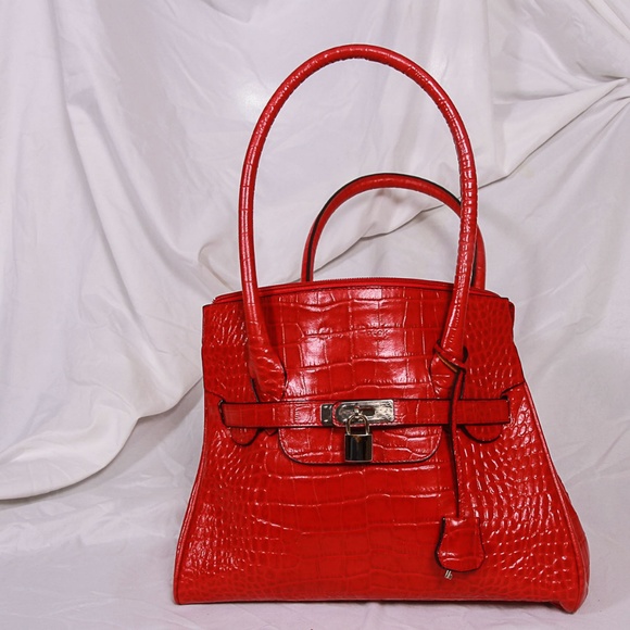 Red Alligator-texture Cleo&Patel, gold trim Purse - Picture 4 of 5